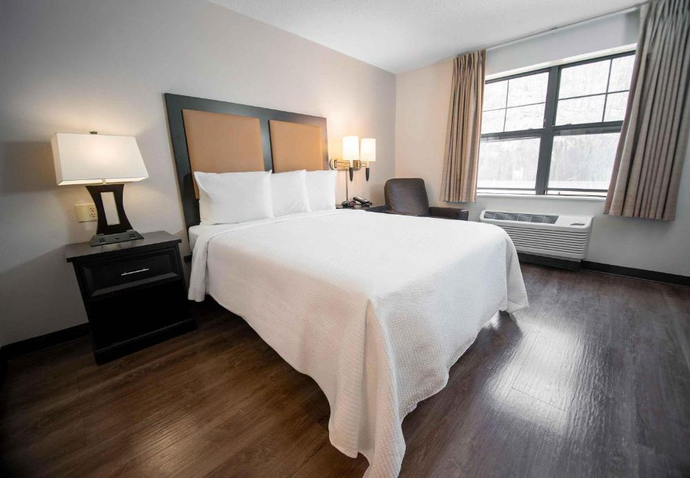 Queen studio with 1 Queen Bed - Disability Access/Non-Smoking interior